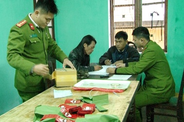 Phát hiện gói bưu phẩm gần 1kg cỏ Mỹ