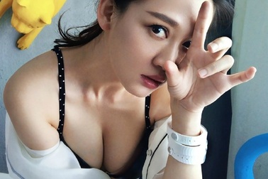 "Mỹ nữ bị tuột bikini" gây sốt vì 38 tuổi vẫn quá nóng bỏng