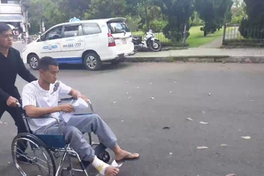 Chàng lính cơ động "vượt vũ môn" trên xe lăn