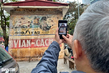 Xôn xao bức tường quảng cáo tiếng Pháp lộ diện sau hàng chục năm ở Hà Nội