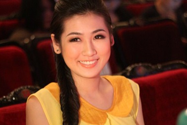 Á hậu Dương Tú Anh xinh tươi trong đêm nhạc SV