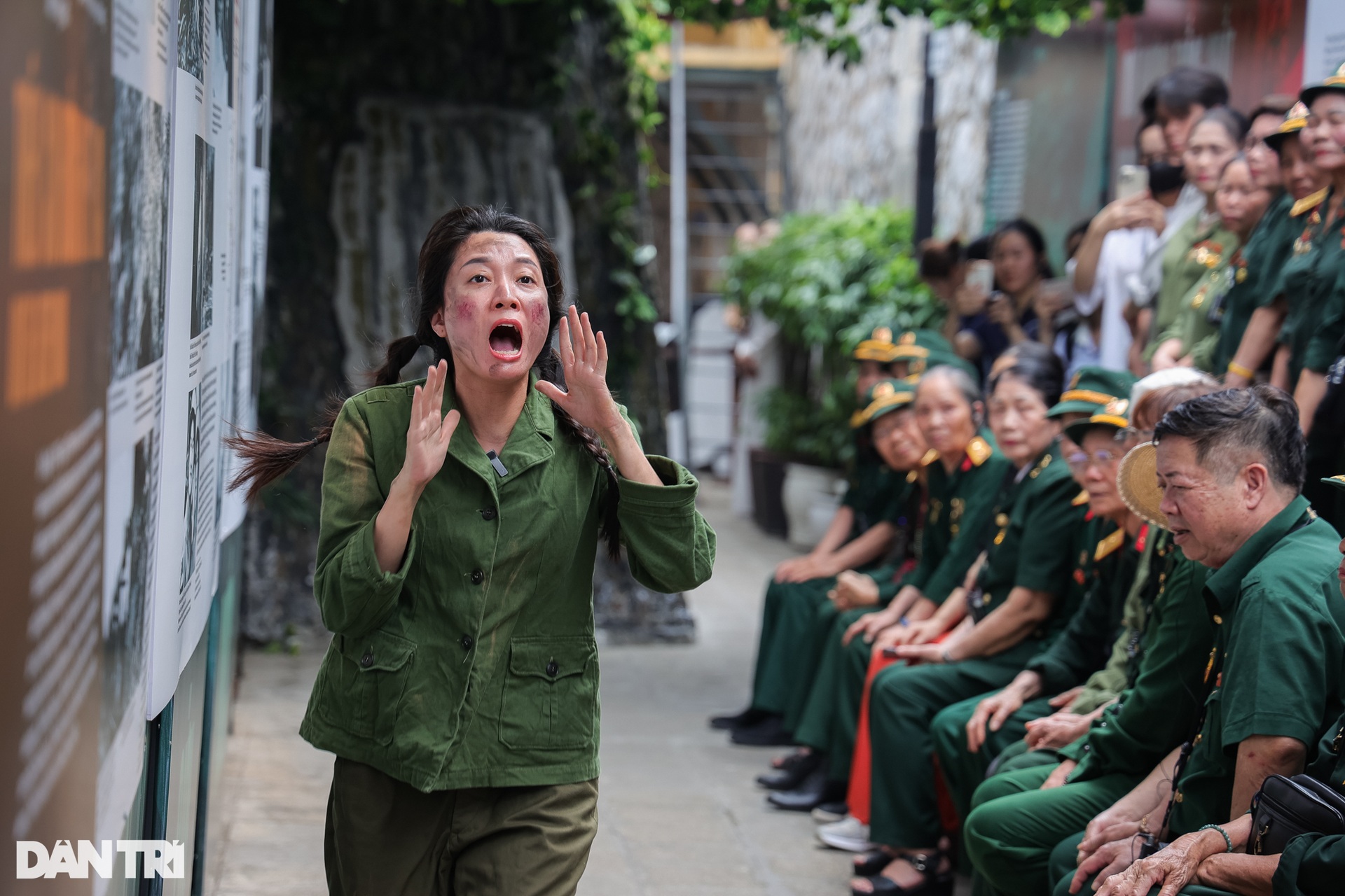 Xúc động không gian Khúc ca hòa bình kỷ niệm 50 năm Giải phóng miền Nam - 10 Xúc động không gian Khúc ca hòa bình kỷ niệm 50 năm Giải phóng miền Nam - 10
