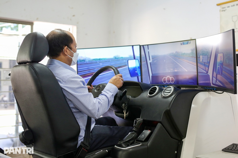 Người thi sát hạch giấy phép lái xe ở TPHCM than khó hơn thi đại học - 1 Người thi sát hạch giấy phép lái xe ở TPHCM than khó hơn thi đại học - 1