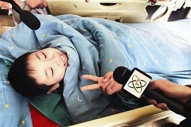 Cậu bé 12 tuổi hiến tủy cứu mẹ