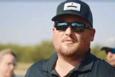 Người đàn ông Mỹ dẫn đầu phong trào phản đối khẩu trang qua đời vì Covid-19