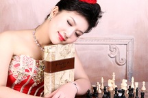 Hé lộ những cảnh quay “riêng tư” về ca sĩ Hoàng Dung