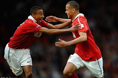 Thần đồng từng "xâu kim" Vidic bất ngờ tụt dốc thê thảm