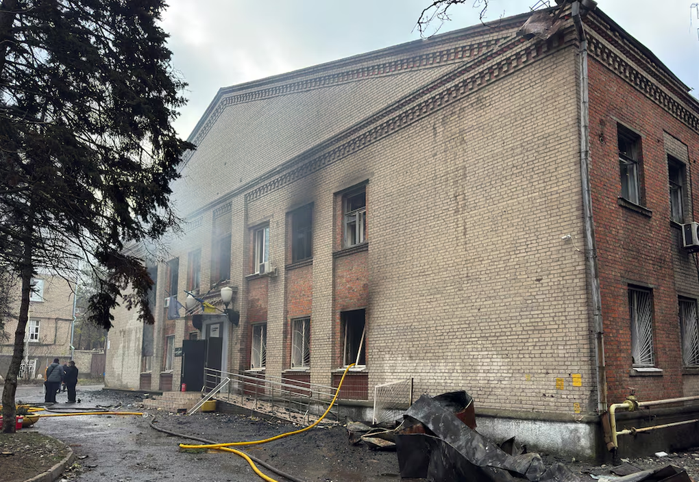 Ukraine cáo buộc Nga tấn công UAV trong đêm, làm hư hại nhiều tòa nhà - 1 Ukraine cáo buộc Nga tấn công UAV trong đêm, làm hư hại nhiều tòa nhà - 1