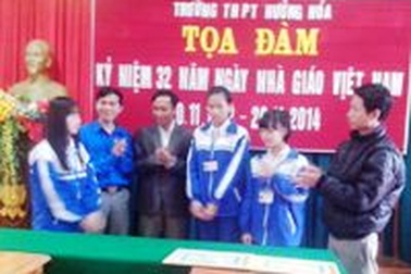 Học sinh nhặt được lắc vàng đem trả lại người mất