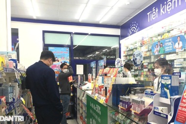 F0 vẫn đi làm, ra đường ship hàng, mua đồ