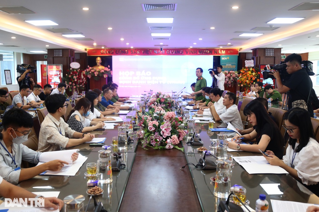 Có tài khoản định danh điện tử sẽ không cần mang thẻ căn cước - 3 Có tài khoản định danh điện tử sẽ không cần mang thẻ căn cước - 3