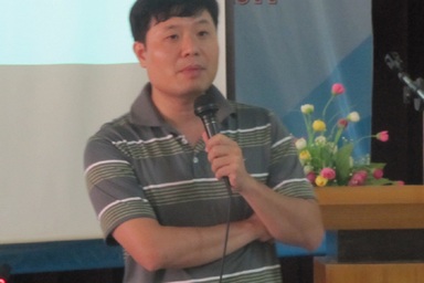 GS Toán học Vũ Hà Văn trao đổi kinh nghiệm với giảng viên, sinh viên ĐH Vinh