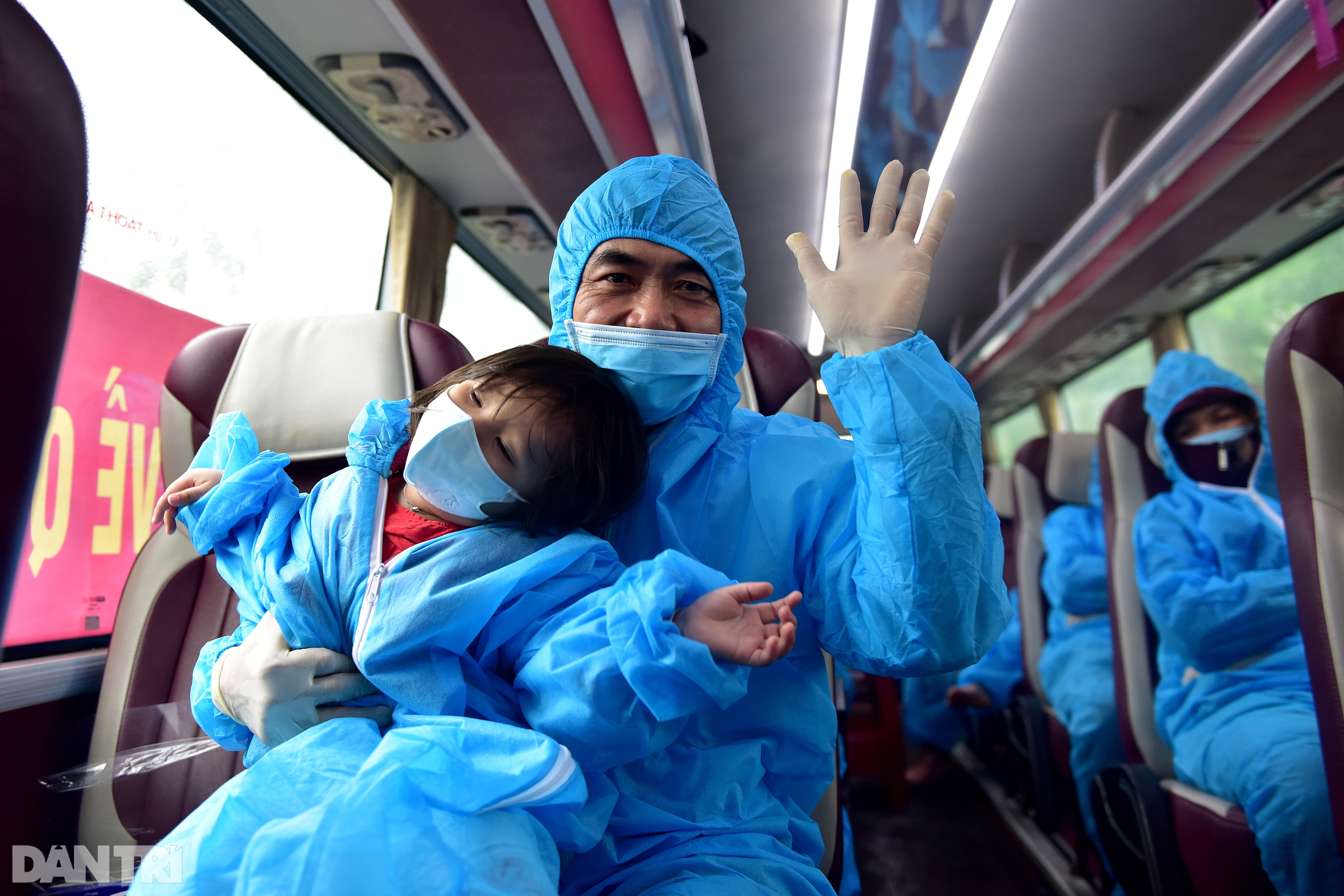 500 công dân Quảng Nam lên xe khách rời tâm dịch TPHCM trở về quê nhà - 7 500 công dân Quảng Nam lên xe khách rời tâm dịch TPHCM trở về quê nhà - 7