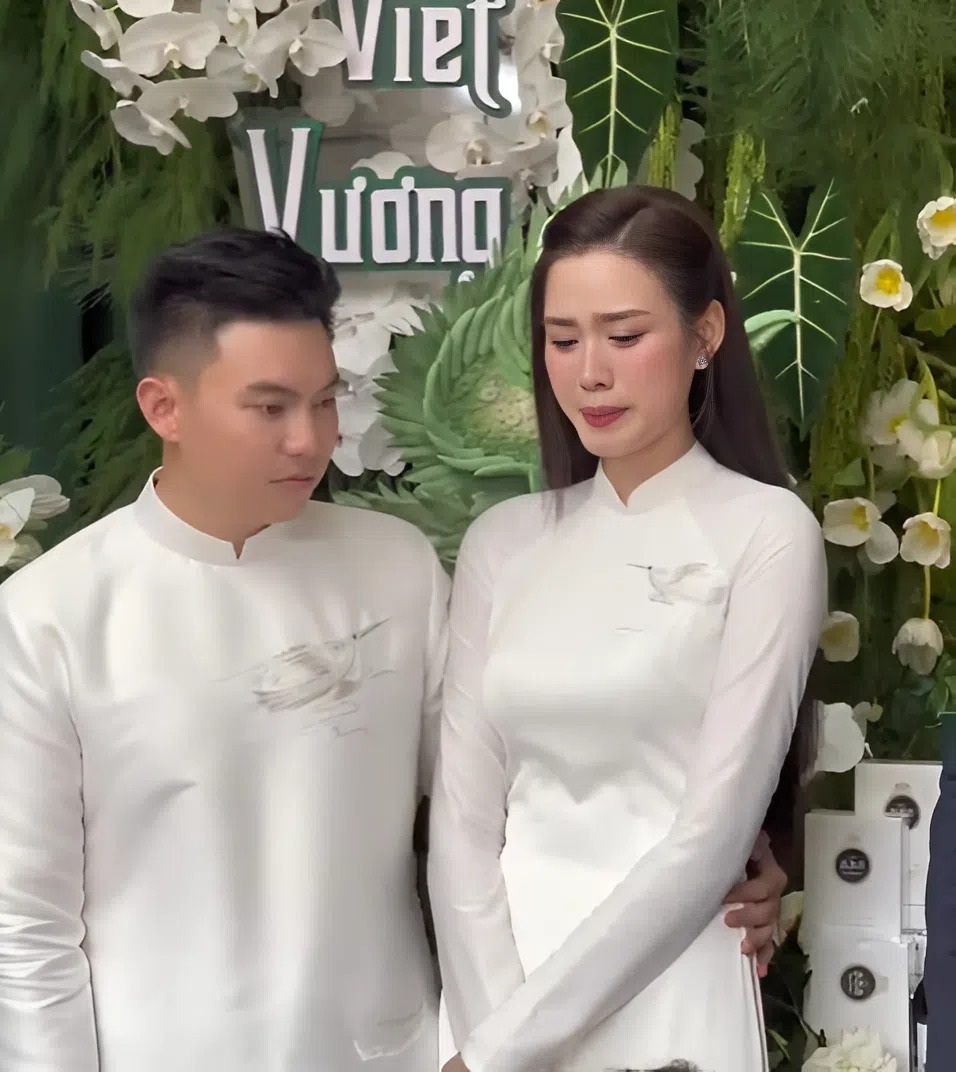 Hoa hậu Đỗ Thị Hà bật khóc khi nhận quà cưới từ bà ngoại - 2