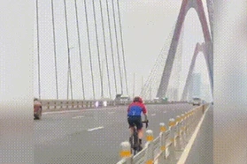 Suýt gặp họa vì xe đạp đua trên cao tốc: Có lệnh cấm, sao vẫn bất chấp?