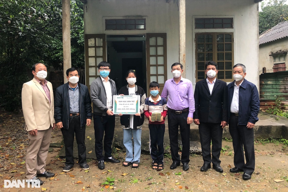 Bạn đọc giúp đỡ hai đứa trẻ mồ côi bố, nuôi mẹ tâm thần hơn 150 triệu đồng - 2 Bạn đọc giúp đỡ hai đứa trẻ mồ côi bố, nuôi mẹ tâm thần hơn 150 triệu đồng - 2
