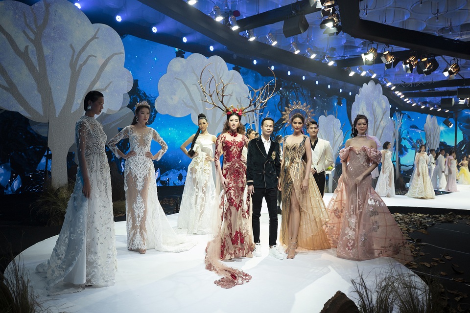 Lan Khuê, Khánh Vân cuốn hút trên sàn catwalk - 7 Lan Khuê, Khánh Vân cuốn hút trên sàn catwalk - 7