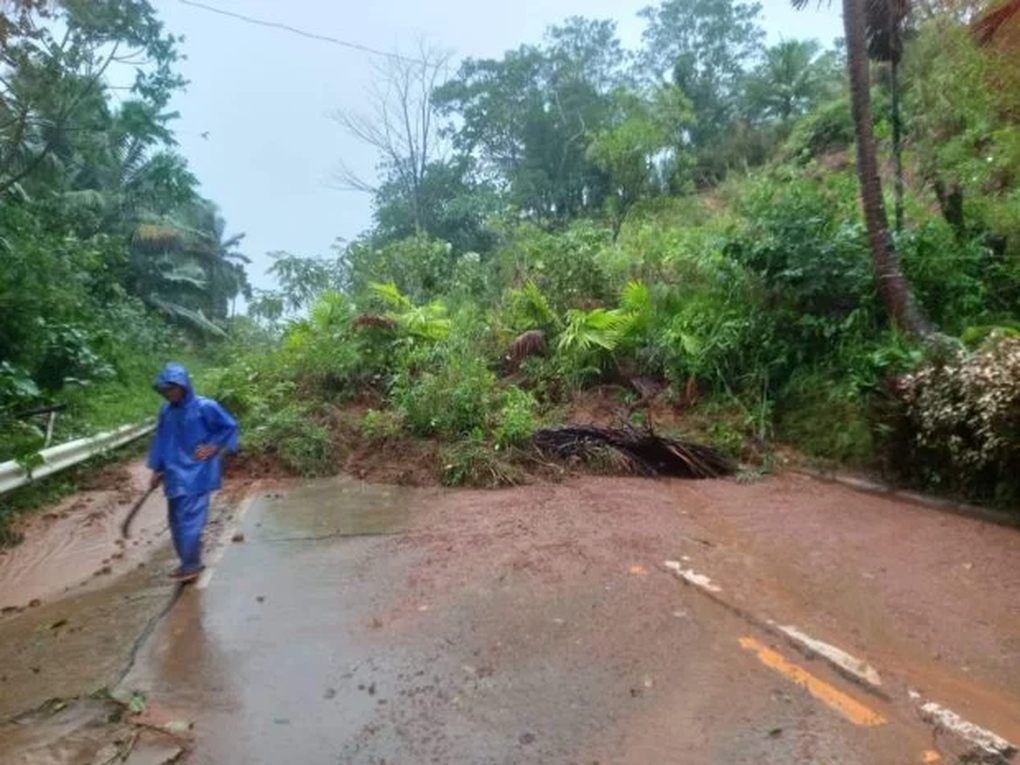 Bão Nesat nhấn chìm nhiều làng mạc ở Philippines - 3 Bão Nesat nhấn chìm nhiều làng mạc ở Philippines - 3