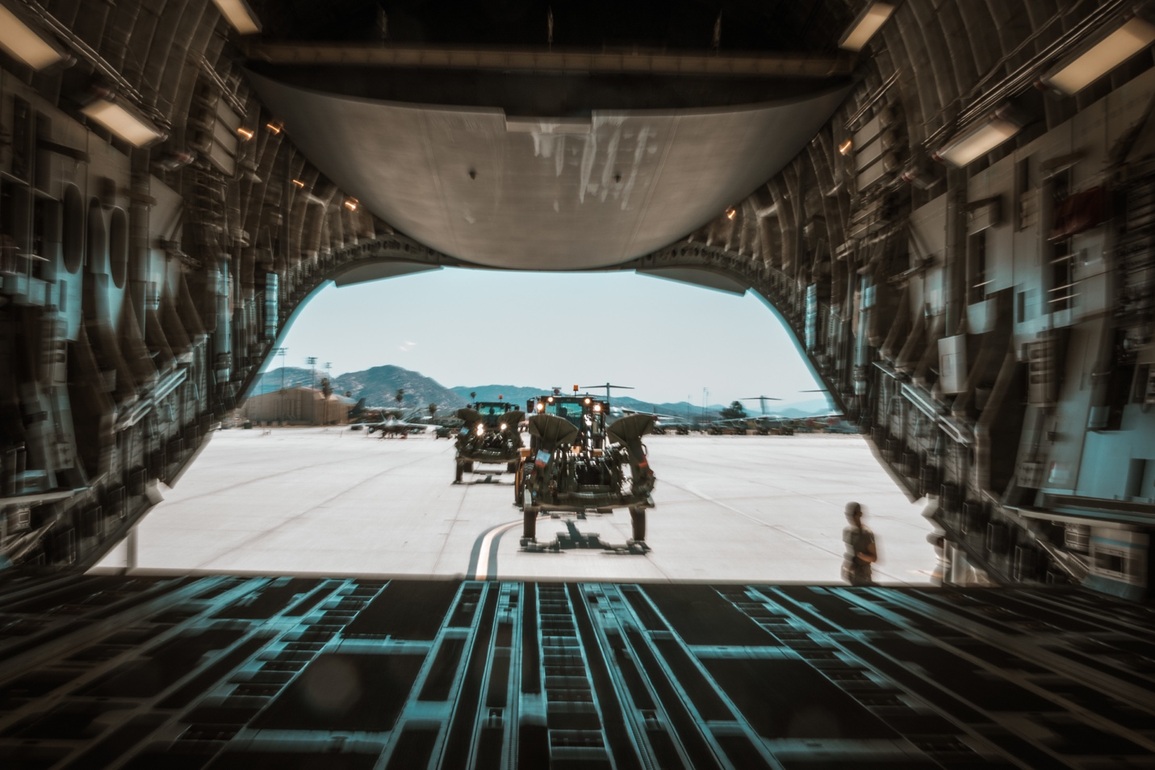 Mỹ dùng ngựa thồ C-17 vận chuyển lựu pháo cho Ukraine - 4 Mỹ dùng ngựa thồ C-17 vận chuyển lựu pháo cho Ukraine - 4