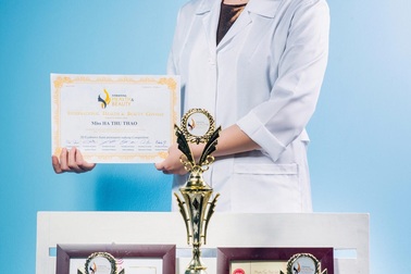 Cô gái 8X sở hữu nhiều giải thưởng ngành thẩm mỹ công nghệ cao