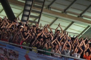 Em gái Nick Vujicic lấy lòng khán giả Việt bằng ca khúc tình yêu