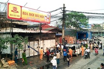 Hà Nội: Hỏa hoạn tại quán bia, cháy rụi 1 ô tô