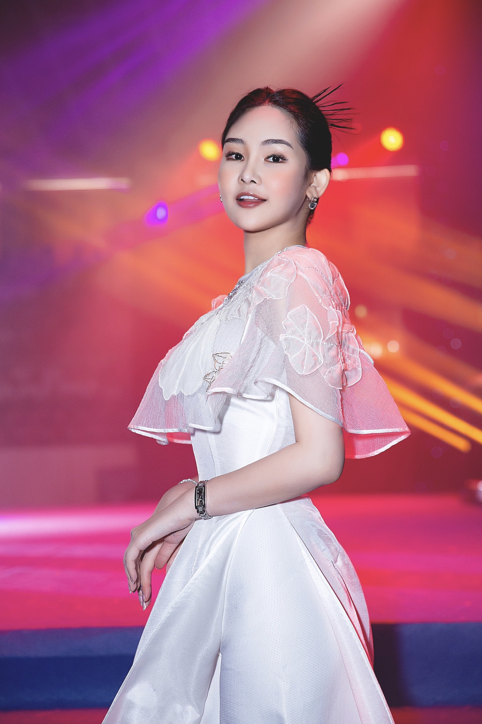 Ngân Anh tự tin làm MC tiếng Anh - 3 Ngân Anh tự tin làm MC tiếng Anh - 3