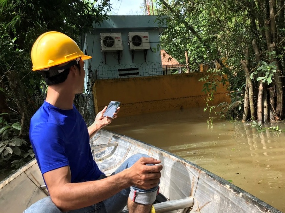 Nhà mạng huy động toàn lực cùng miền Trung khắc phục hậu quả bão lũ - 1 Nhà mạng huy động toàn lực cùng miền Trung khắc phục hậu quả bão lũ - 1