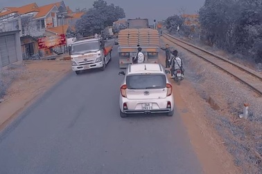 Nam sinh suýt mất mạng vì vượt ẩu