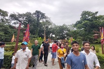 Hàng nghìn người hành hương về Khu di tích quốc gia đặc biệt Lam Kinh