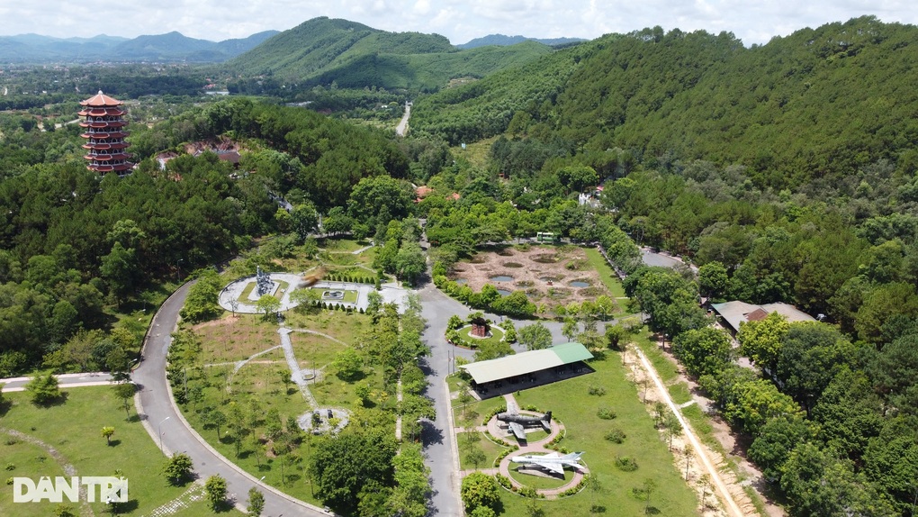 Sự ngạc nhiên của du khách Mỹ khi đến Ngã ba Đồng Lộc - 2 Sự ngạc nhiên của du khách Mỹ khi đến Ngã ba Đồng Lộc - 2