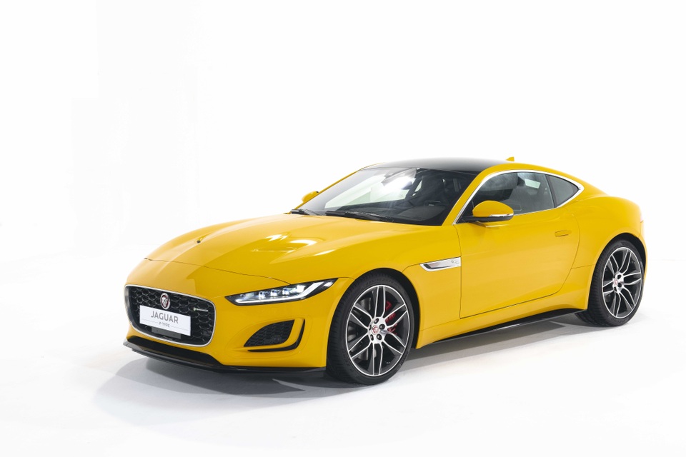 Jaguar F-TYPE mới về Việt Nam có giá lên đến 15,29 tỷ đồng - 18 Jaguar F-TYPE mới về Việt Nam có giá lên đến 15,29 tỷ đồng - 18