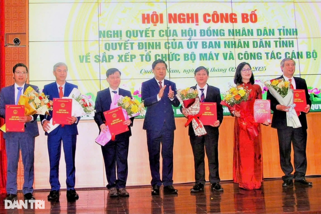 Nhiều tỉnh đồng loạt công bố các giám đốc sở mới sau hợp nhất - 8 Nhiều tỉnh đồng loạt công bố các giám đốc sở mới sau hợp nhất - 8