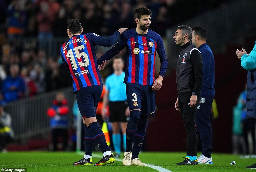 Barcelona lên ngôi đầu bảng La Liga trong ngày chia tay Pique đầy cảm xúc - 7 Barcelona lên ngôi đầu bảng La Liga trong ngày chia tay Pique đầy cảm xúc - 7