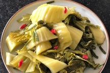 Dưa muối đưa cơm, nhưng ăn ít đi để giảm nguy hại cho sức khỏe