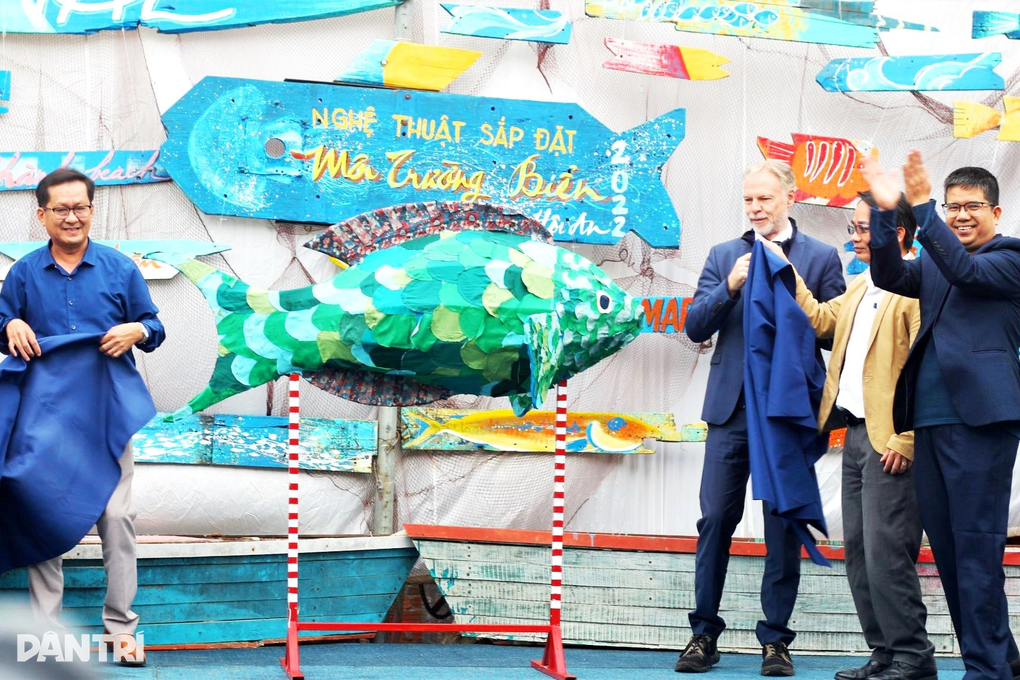 Ấn tượng cá mó, sứa biển khổng lồ từ chai nhựa ở Hội An - 1