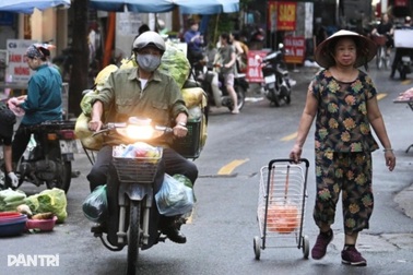 Bão Wipha đổ bộ, siết kiểm tra, ngăn chặn đầu cơ và thổi giá hàng hóa