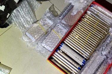 Hàng trăm chiếc iPhone "dỏm" mua 300.000, bán 3 triệu