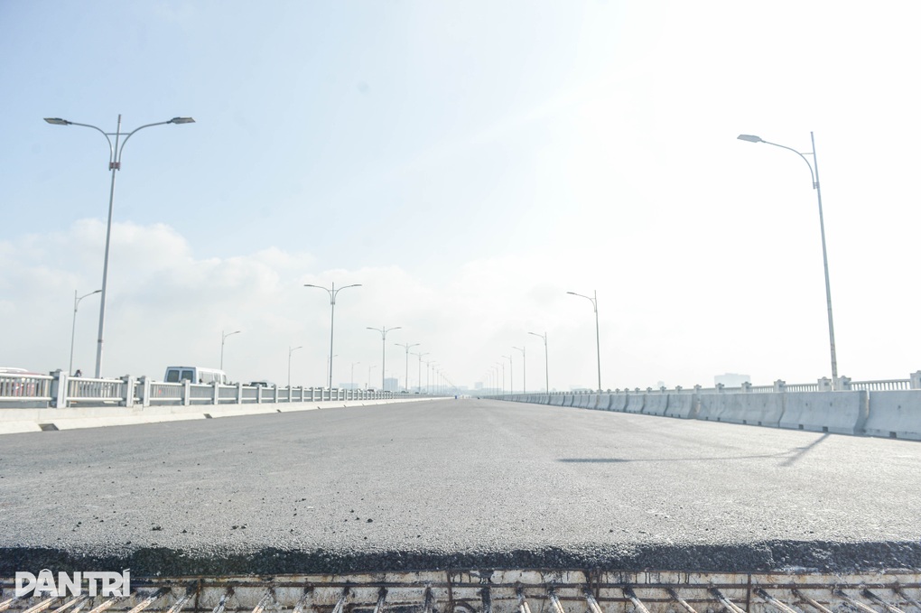 Đổ mẻ bê tông cuối cùng hợp long cầu Vĩnh Tuy 2 - 8 Đổ mẻ bê tông cuối cùng hợp long cầu Vĩnh Tuy 2 - 8