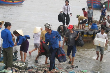 Miền Bắc ấm dần, cảnh báo lốc xoáy trên biển Đông