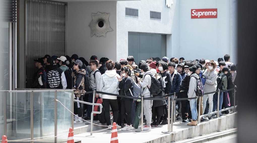 Vì sao cục gạch vô dụng giá 30 USD của Supreme cháy hàng trong vài phút? - 2 Vì sao cục gạch vô dụng giá 30 USD của Supreme cháy hàng trong vài phút? - 2