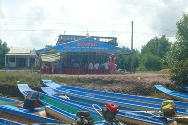 Mâu thuẫn trong lúc chơi bài uống rượu, đánh bạn tử vong