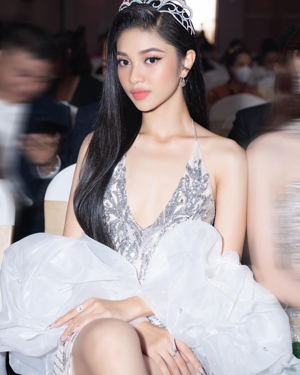 Á hậu Minh Kiên: Nữ sinh nghèo từng gây tranh cãi nhan sắc, tuổi 20 gợi cảm - 1 Á hậu Minh Kiên: Nữ sinh nghèo từng gây tranh cãi nhan sắc, tuổi 20 gợi cảm - 1