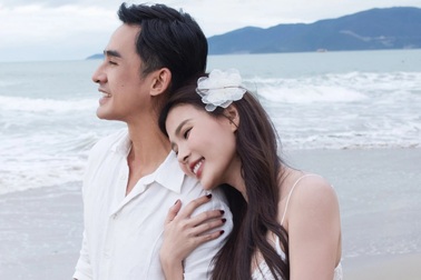 Thúy Diễm tuổi 39: Xin phép chồng đóng cảnh nóng, vượt sóng gió hôn nhân