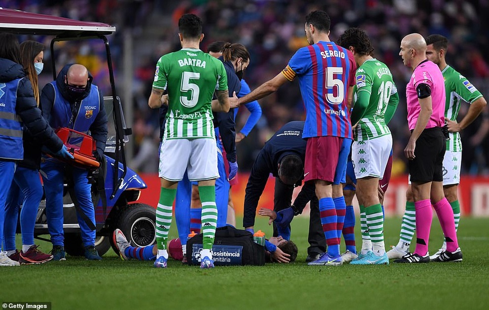 Real Madrid giành 3 điểm trước Sociedad, Barcelona gục ngã dưới tay Betis - 2 Real Madrid giành 3 điểm trước Sociedad, Barcelona gục ngã dưới tay Betis - 2