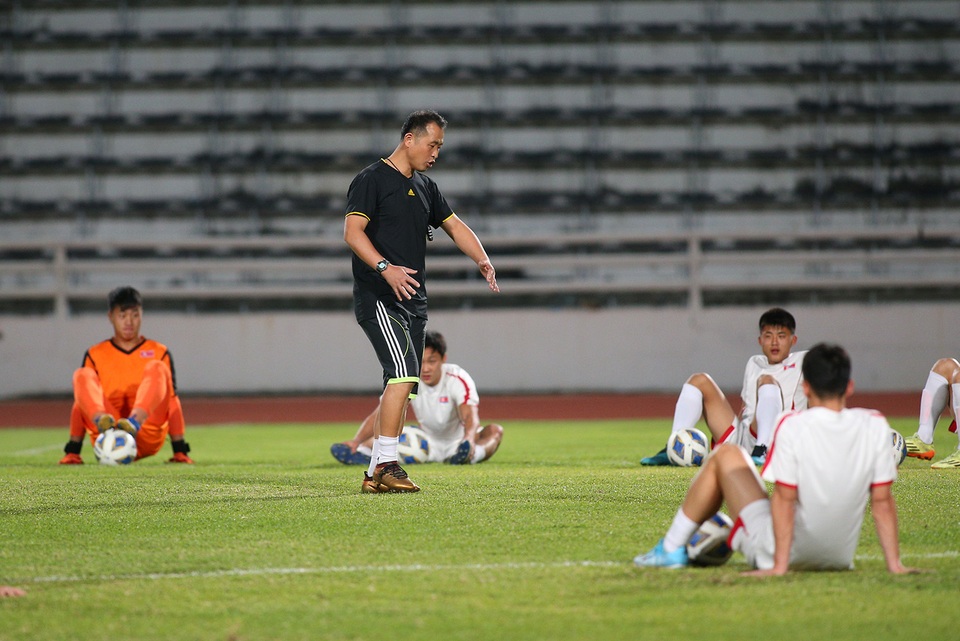 “Đột nhập” buổi tập của U23 Triều Tiên - 9