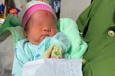 Bé trai sơ sinh nặng 3,7 kg bị bỏ rơi ở Hà Nội
