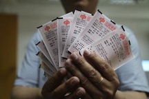 Trúng số 35 tỷ đồng, suốt 5 năm người đàn ông dốc sạch tài sản đi đòi tiền