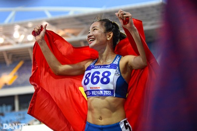 "Ốc tiêu" Nguyễn Thị Oanh rạng rỡ trong ngày Vàng của điền kinh Việt Nam
