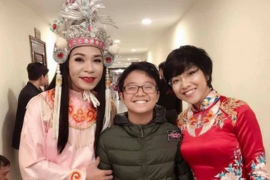 "Cô Đẩu" Công Lý được vợ cũ và con trai đến ủng hộ đóng Táo Quân